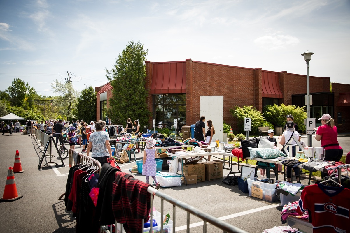 Vente-débarras collective - Faites un arrêt sur votre route