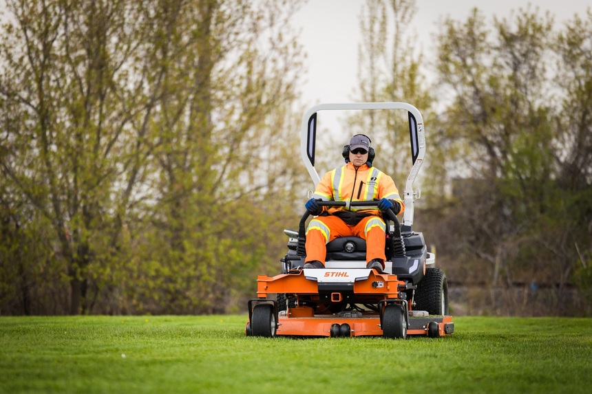 Quatre nouvelles tondeuses électriques pour l’entretien des espaces verts