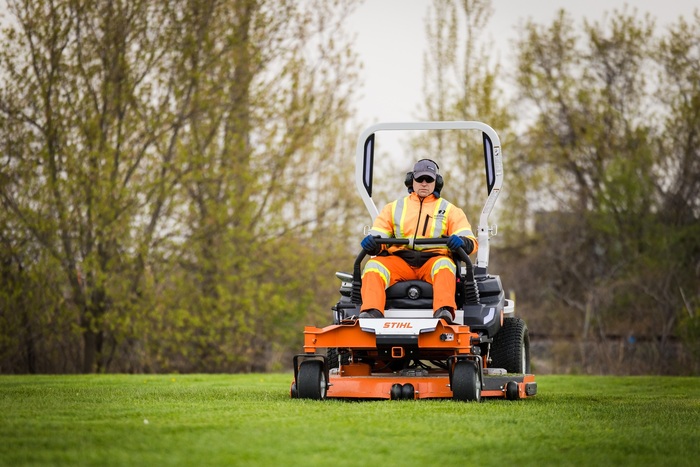 Quatre nouvelles tondeuses électriques pour l’entretien des espaces verts
