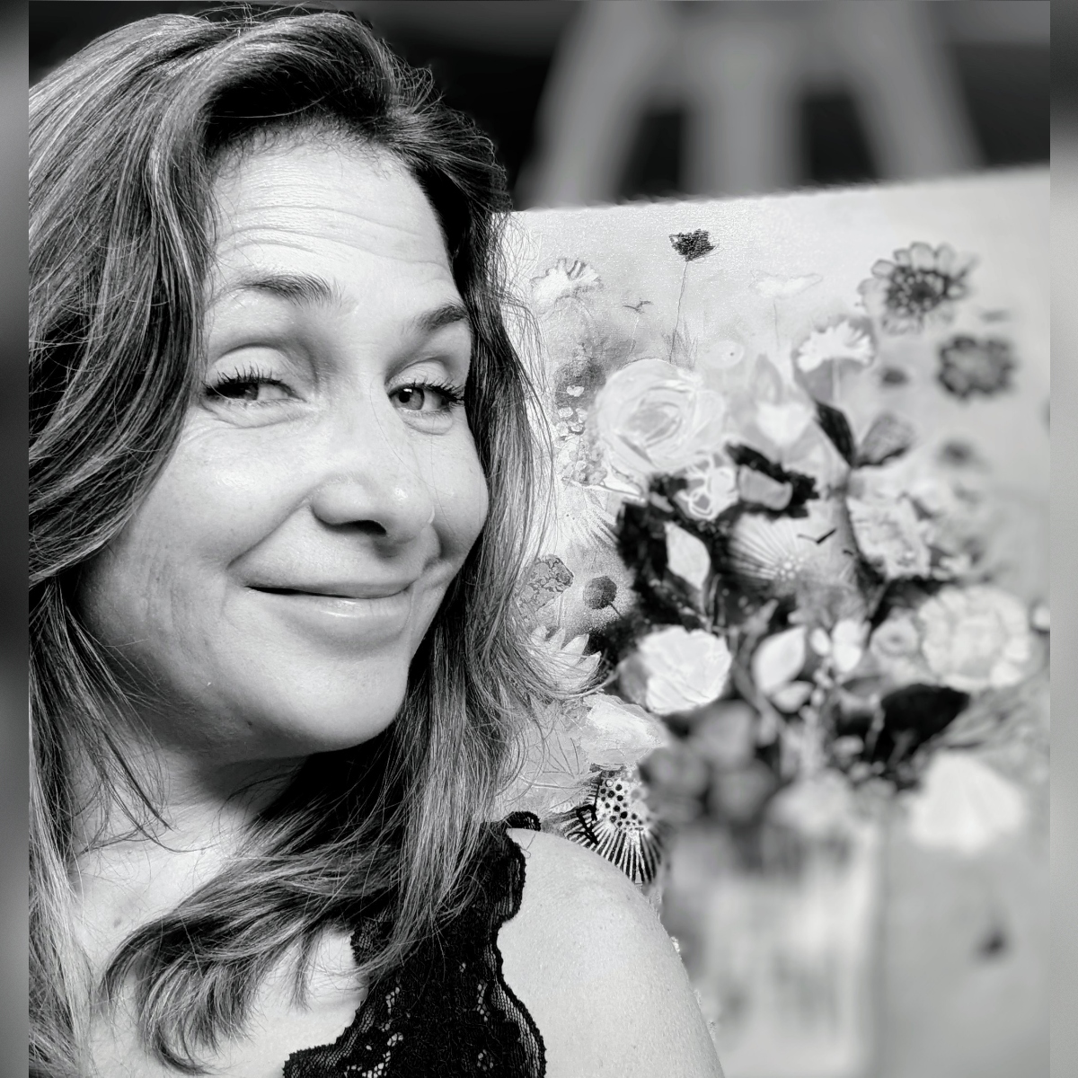 <p>Originaire du Saguenay–Lac-Saint-Jean, Julie Gauthier peint depuis l’enfance. Ses œuvres florales révèlent un cheminement intérieur et une quête de lumière. Elle invite à retrouver l’enfant en soi à travers un univers vibrant et lumineux, inspiré par sa grand-mère et la nature.</p>
<p>Consultez sa<a href="https://www.instagram.com/ju.artistepeintre/" target="_blank" rel="noopener">page Instagram</a></p>
<p><img src="https://candiac.ca/uploads/cms_sections/Symposium/Gauthier_Julie2.jpg" alt="Gauthier_Julie2.jpg (1.05 MB)" width="300" height="300" /></p>
