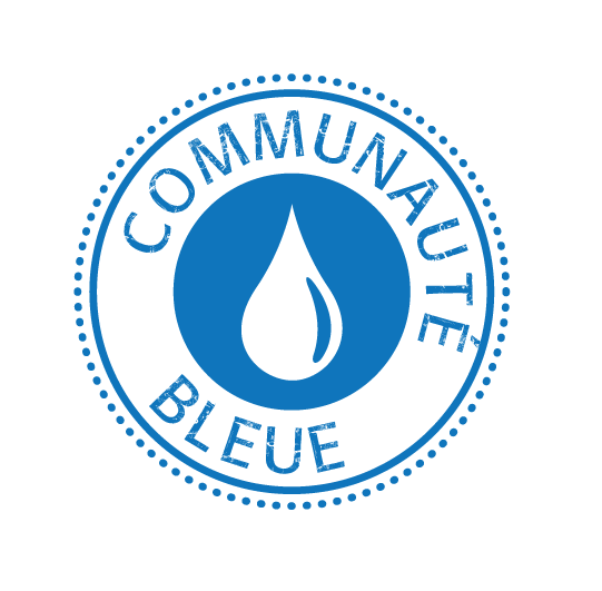 <p>En 2020, la Ville a obtenu la certification Communauté bleue et s'est ainsi engagée à reconnaître le droit humain à l’eau et aux services d'assainissement, à promouvoir la gestion publique de l’eau et à éliminer progressivement la vente de bouteilles d’eau dans ses édifices municipaux et lors de ses événements. Cette certification incite la Municipalité à préserver la ressource en eau et à maintenir ses efforts vers un Candiac de demain plus résilient.</p>
<p>Au moment de l'obtention, Candiac était la troisième Communauté bleue en Montérégie et la 26<sup>e</sup> au Québec. <br /><a title="CP-2020-12-16_-_La_ville_de_Candiac_devient_une_Communaute_bleue.pdf (168 KB)" href="https://www.candiac.ca/uploads/_DOCUMENTS/Communique_de_presse/CP-2020-12-16_-_La_ville_de_Candiac_devient_une_Communaute_bleue.pdf" target="_blank" rel="noopener">En savoir plus</a></p>